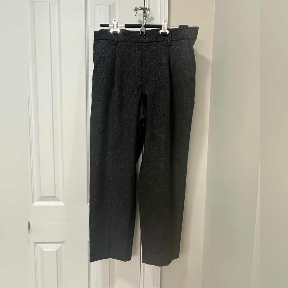 Sparkling black trousers with elastic waist, one small pleat in front